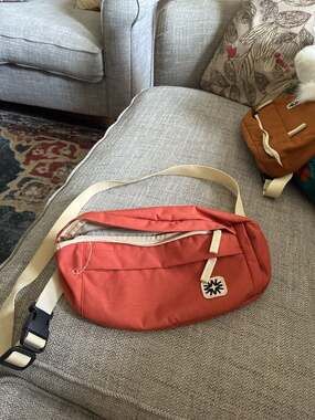 Walker Family Goods Louie Sling Bag in Rust